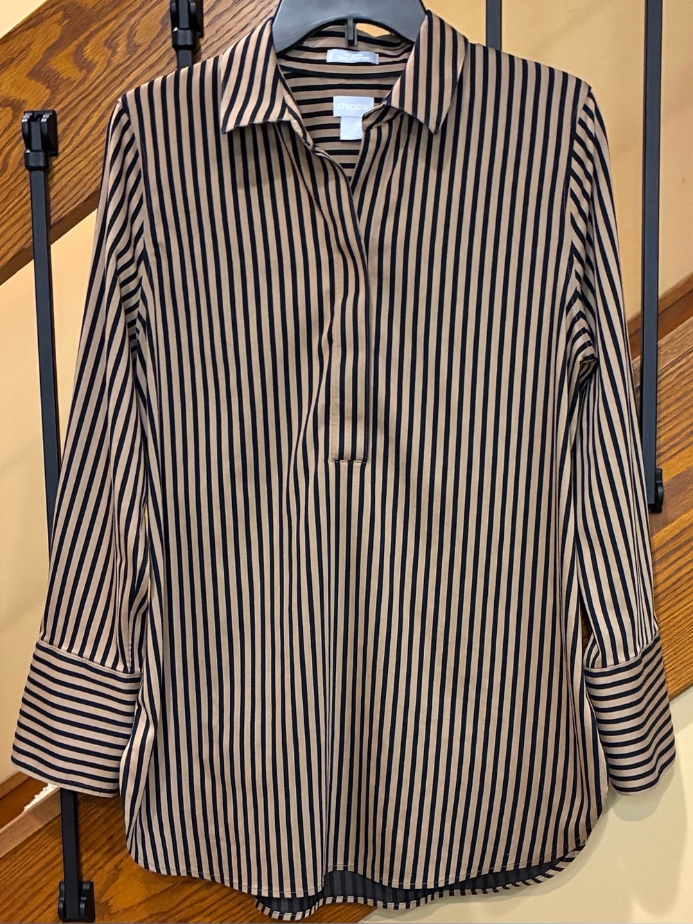 Chico's Blouse Tunic Non-Iron Stretch Striped Collared tan black SZ. 0